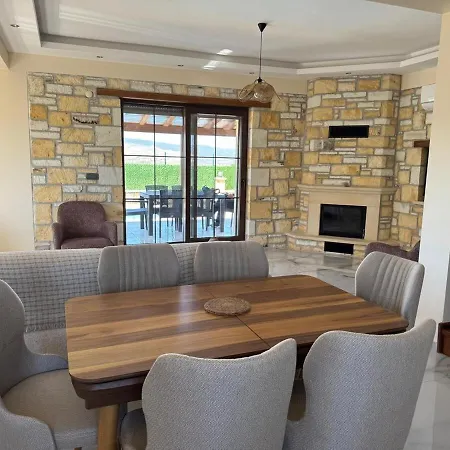 Charming With Swimming Pool *