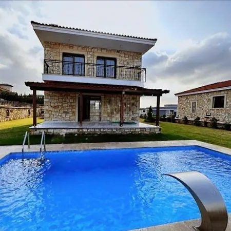 Charming With Swimming Pool *