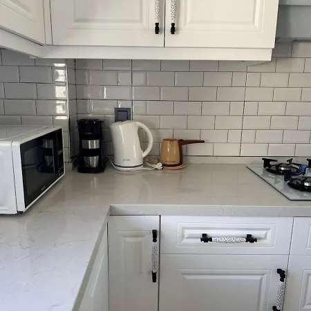 Charming With Swimming Pool Case de vacanță