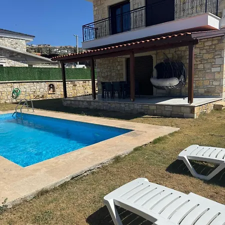 Case de vacanță Charming With Swimming Pool Foça