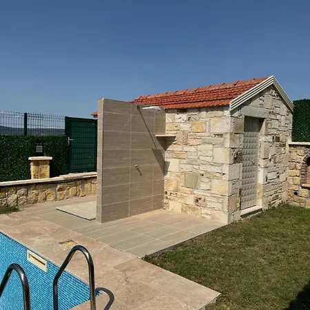 Charming With Swimming Pool Nyaraló Foca