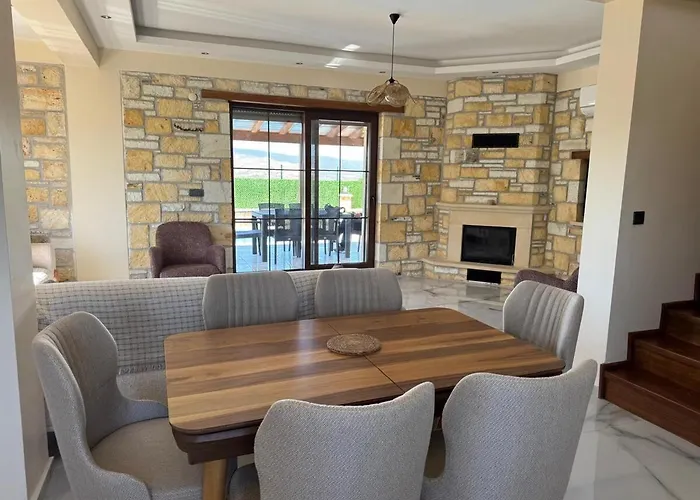 Charming With Swimming Pool *