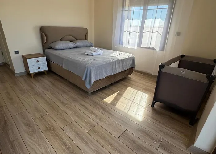 Σπίτι διακοπών Charming With Swimming Pool *