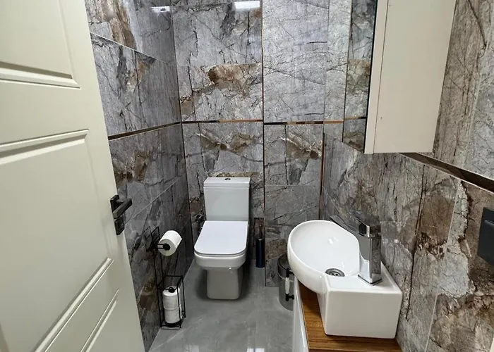 Charming With Swimming Pool Case de vacanță