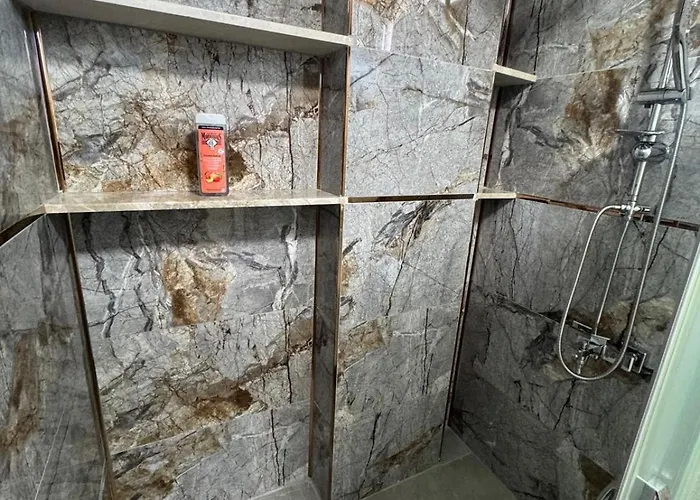 Charming With Swimming Pool Case de vacanță *