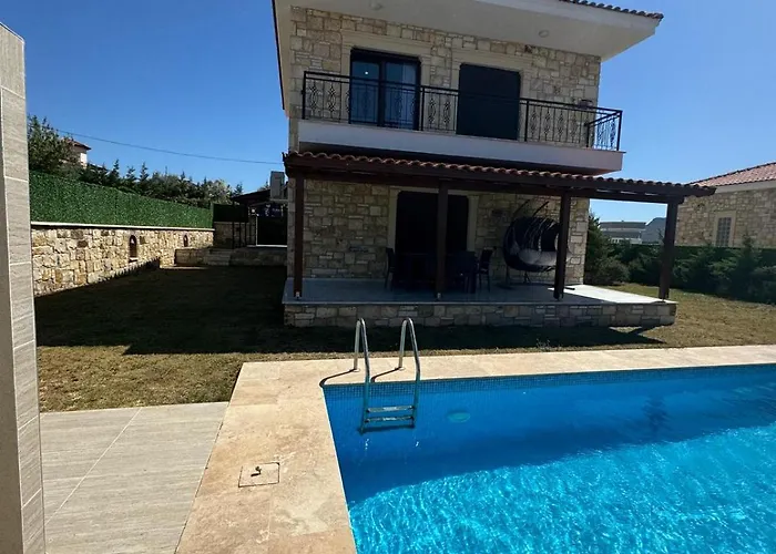 Σπίτι διακοπών Charming With Swimming Pool