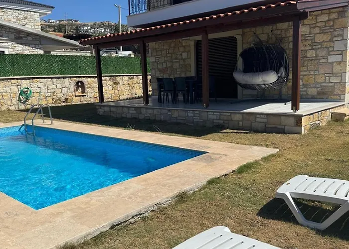 Case de vacanță Charming With Swimming Pool Foça