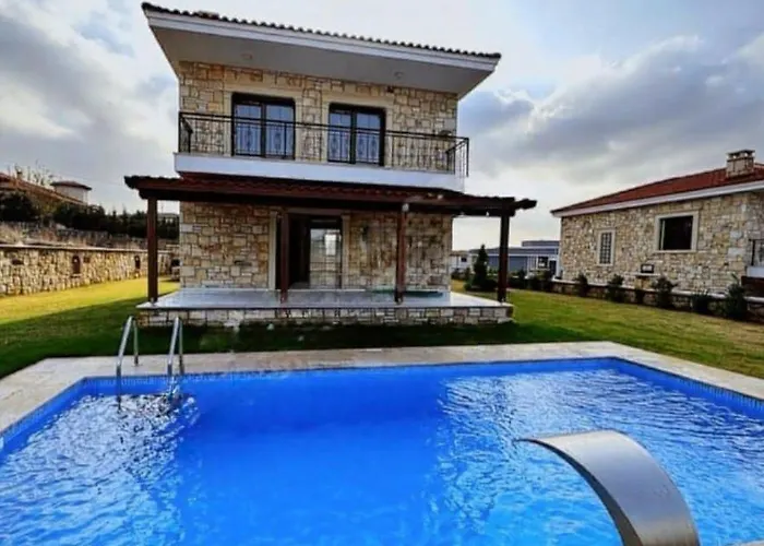 Charming With Swimming Pool *
