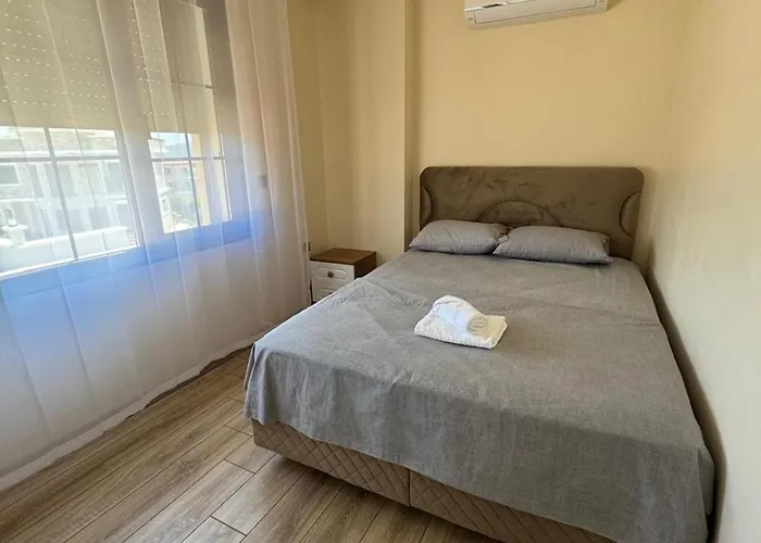 Charming With Swimming Pool Prázdninový dům Foca