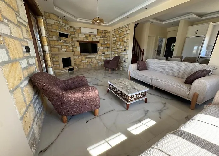 Charming With Swimming Pool Prázdninový dům *