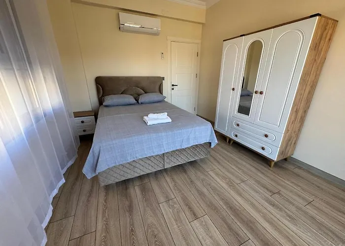 Charming With Swimming Pool Prázdninový dům *